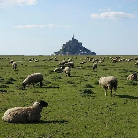 Au Mont De La Rive #jaccuzi Et Mont-saint-michel # Сasa de vacaciones
