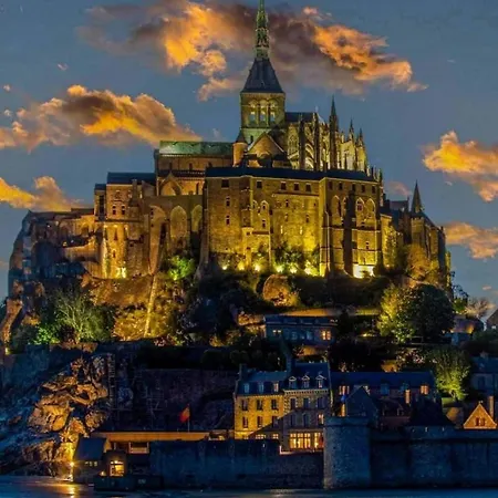 Hébergement de vacances Au Mont De La Rive #jaccuzi Et Mont-saint-michel # Pontorson