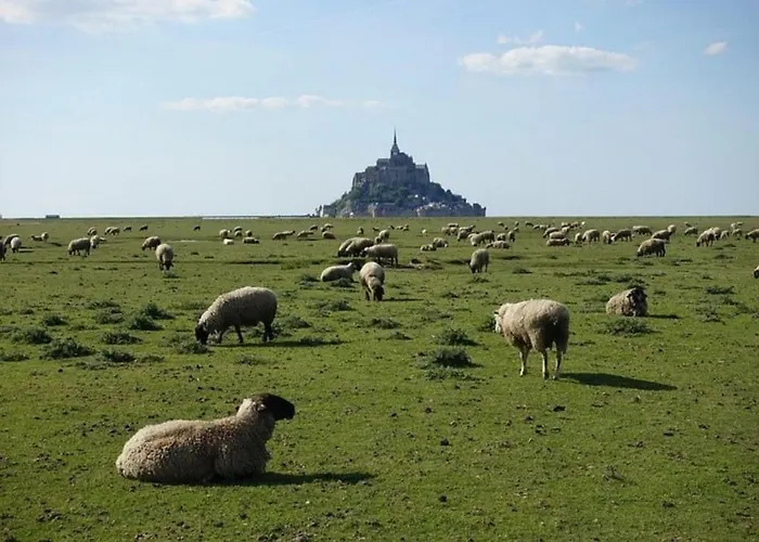 Au Mont De La Rive #jaccuzi Et Mont-saint-michel # Semesterbostad