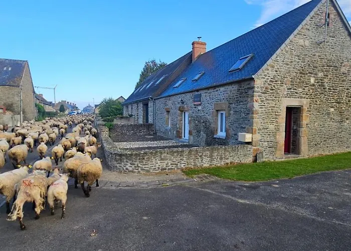 Au Mont De La Rive #jaccuzi Et Mont-saint-michel # Pontorson